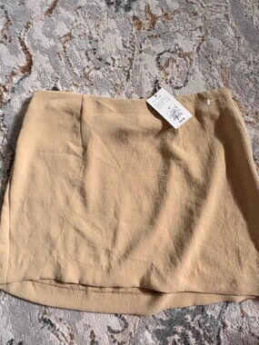 Women Mini Skirt!